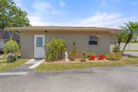 Exterior - 5024 37th St E, Bradenton, FL 34203 photo 4 of 11