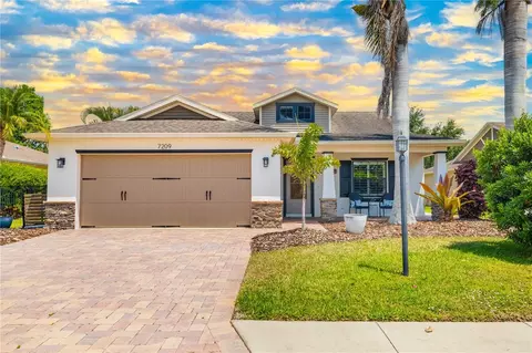 7209 35th St E, Sarasota, FL 34243