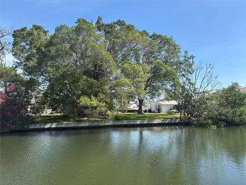 4417 Dolphin Ln, Palmetto, FL 34221