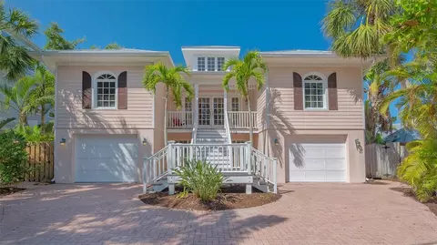 5024 Commonwealth Dr, Sarasota, FL 34242