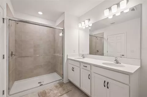 Bath - 9725 Last Light Gln, Parrish, FL 34219 photo 2 of 3