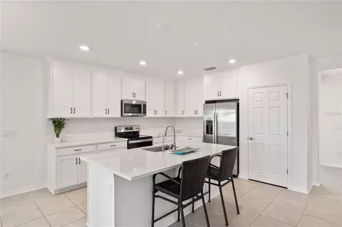 Kitchen - 9725 Last Light Gln, Parrish, FL 34219 photo 3 of 6