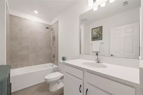 Bath - 9725 Last Light Gln, Parrish, FL 34219 photo 3 of 3