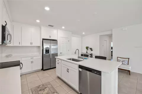 Kitchen - 9725 Last Light Gln, Parrish, FL 34219 photo 4 of 6