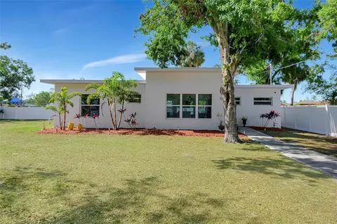 3090 6th St, Sarasota, FL 34237