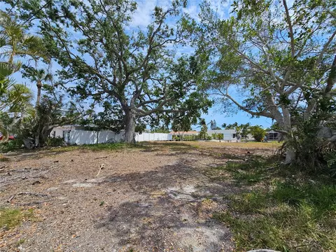 Avenida Leona, Sarasota, FL 34242