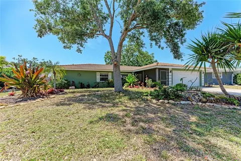 3336 Pembrook Dr, Sarasota, FL 34239