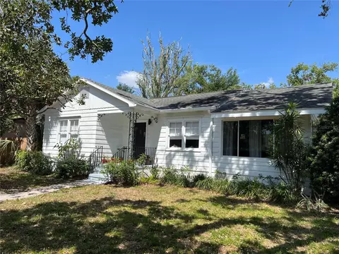 4704 Winchester Dr, Sarasota, FL 34234