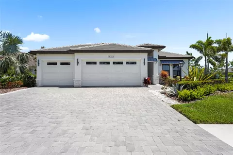 8229 Grande Shores Dr, Sarasota, FL 34240