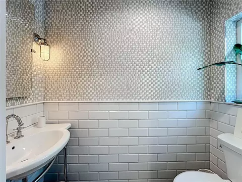 Bath - 403 75th St, Holmes Beach, FL 34217 photo 6 of 7
