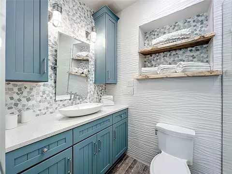 Bath - 403 75th St, Holmes Beach, FL 34217 photo 1 of 7