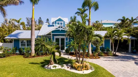 Exterior - 403 75th St, Holmes Beach, FL 34217 photo 2 of 17