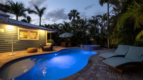 Exterior - 403 75th St, Holmes Beach, FL 34217 photo 13 of 17