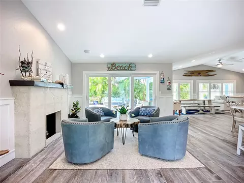 Living - 403 75th St, Holmes Beach, FL 34217 photo 2 of 9