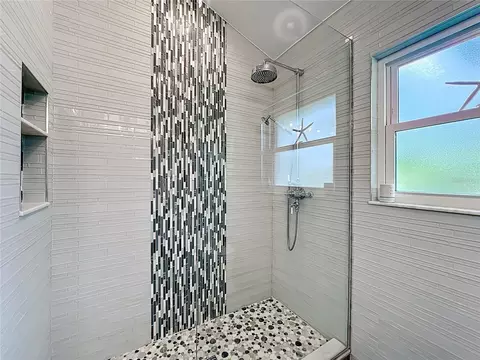 Bath - 403 75th St, Holmes Beach, FL 34217 photo 3 of 7