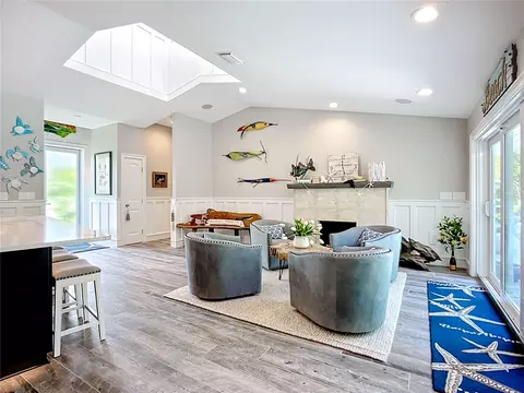 Living - 403 75th St, Holmes Beach, FL 34217 photo 5 of 9