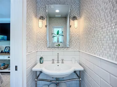 Bath - 403 75th St, Holmes Beach, FL 34217 photo 7 of 7