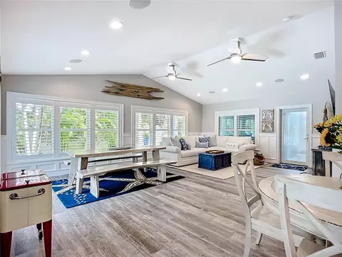 Living - 403 75th St, Holmes Beach, FL 34217 photo 6 of 9