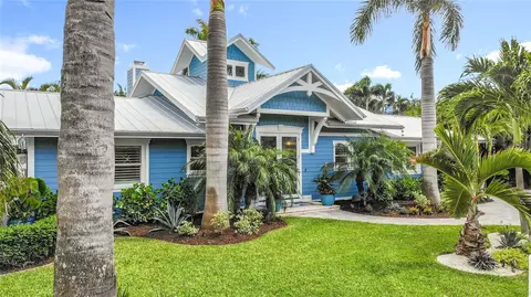 Exterior - 403 75th St, Holmes Beach, FL 34217 photo 6 of 17
