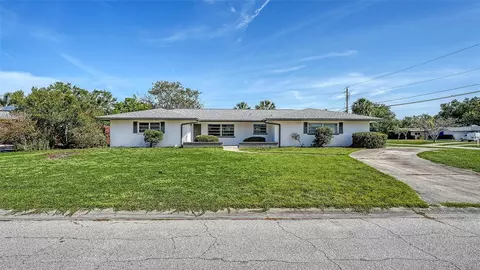 2702 Bedford Way, Sarasota, FL 34239