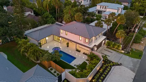 1559 Bay Rd, Sarasota, FL 34239