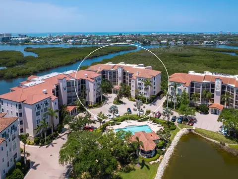 5430 Eagles Point Cir #101, Sarasota, FL 34231