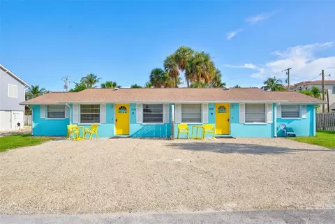 208 Peacock Ln, Holmes Beach, FL 34217