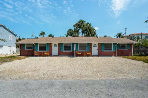 208 Peacock Ln, Holmes Beach, FL 34217