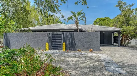 4857 Stevens Dr, Sarasota, FL 34234