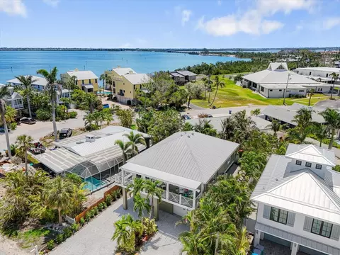 229 S Harbor Dr, Holmes Beach, FL 34217