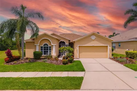 370 Londonderry Dr, Sarasota, FL 34240