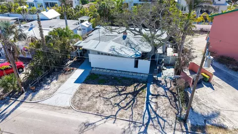 132 Harrison Dr, Sarasota, FL 34236