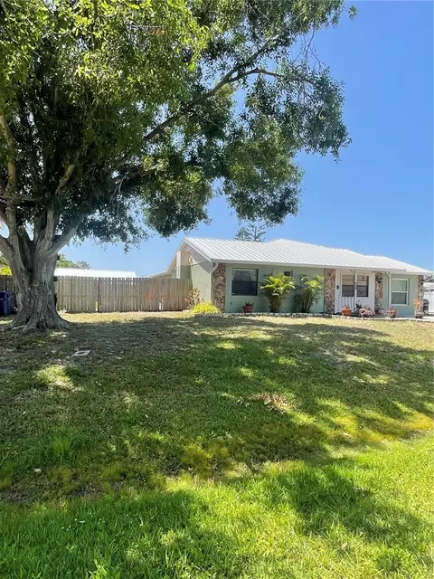 5094 Bunyan St, Sarasota, FL 34232
