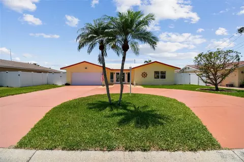 4829 Commonwealth Rd, Palmetto, FL 34221