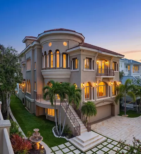 290 N Washington Dr, Sarasota, FL 34236