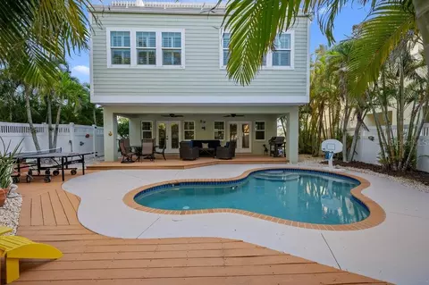 704 Gladiolus St, Anna Maria, FL 34216