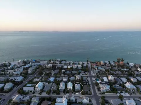 704 Gladiolus St, Anna Maria, FL 34216