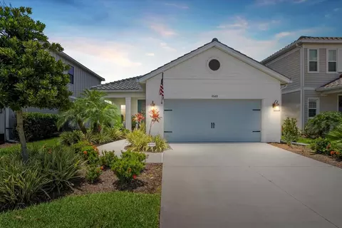 10120 Canaveral Cir, Sarasota, FL 34241
