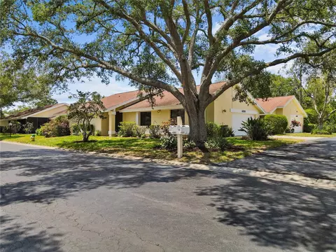 4203 Carriage Dr #27, Sarasota, FL 34241