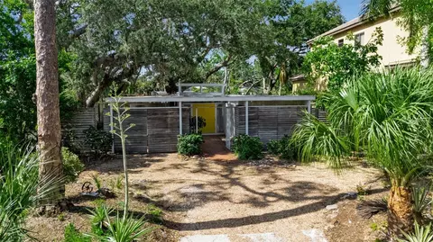 1677 Hyde Park St, Sarasota, FL 34239