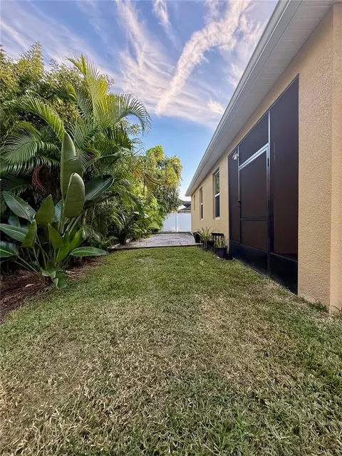 Exterior - 6121 35th Ct E, Bradenton, FL 34203 photo 7 of 16