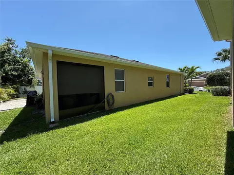 Exterior - 6121 35th Ct E, Bradenton, FL 34203 photo 12 of 16