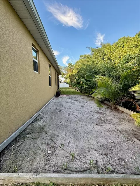 Exterior - 6121 35th Ct E, Bradenton, FL 34203 photo 9 of 16