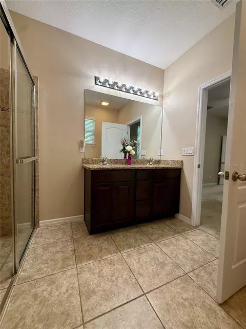 Bath - 6121 35th Ct E, Bradenton, FL 34203 photo 4 of 4