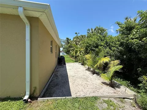 Exterior - 6121 35th Ct E, Bradenton, FL 34203 photo 6 of 16