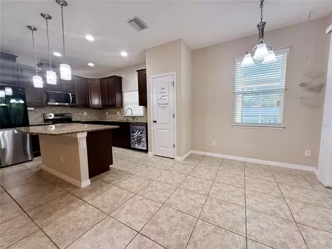 Kitchen - 6121 35th Ct E, Bradenton, FL 34203 photo 2 of 3