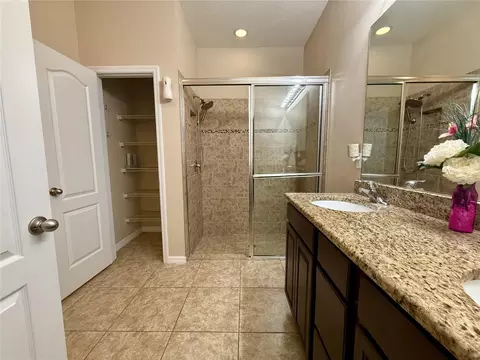 Bath - 6121 35th Ct E, Bradenton, FL 34203 photo 3 of 4
