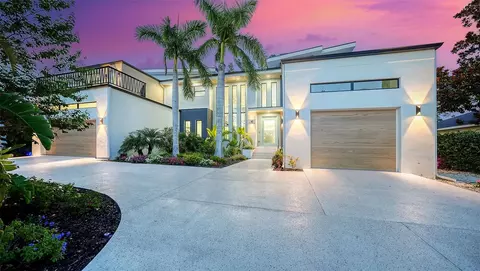 1607 Flower Dr, Sarasota, FL 34239