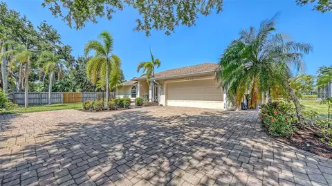 5698 Country Walk Ln, Sarasota, FL 34233