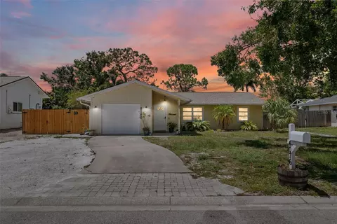 4076 Vana Dr, Sarasota, FL 34241